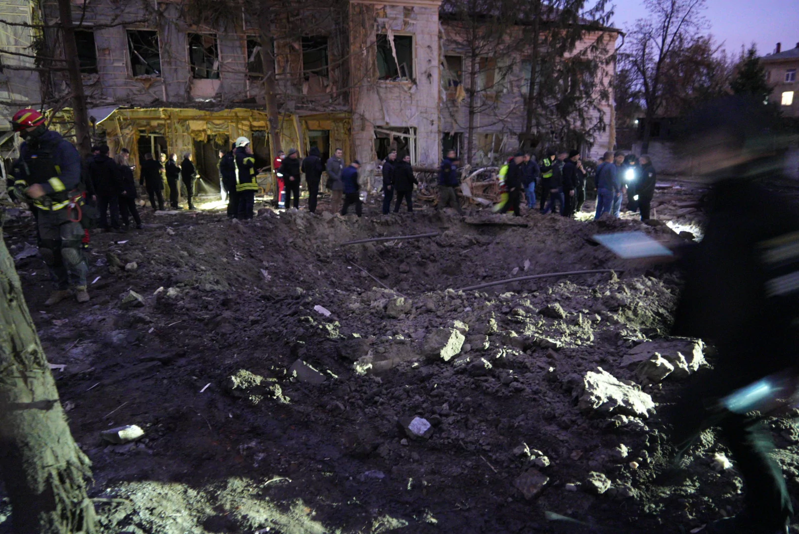 зображення до посту: In photos: Russian missile attack on Kharkiv killed 1, injured 40, including 30 police workers 
