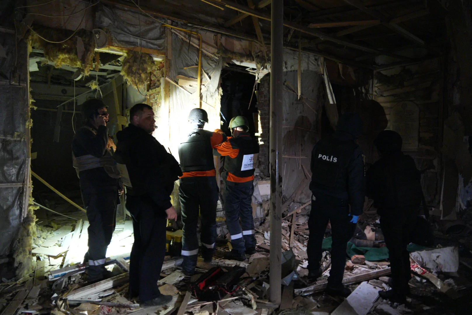 зображення до посту: In photos: Russian missile attack on Kharkiv killed 1, injured 40, including 30 police workers 