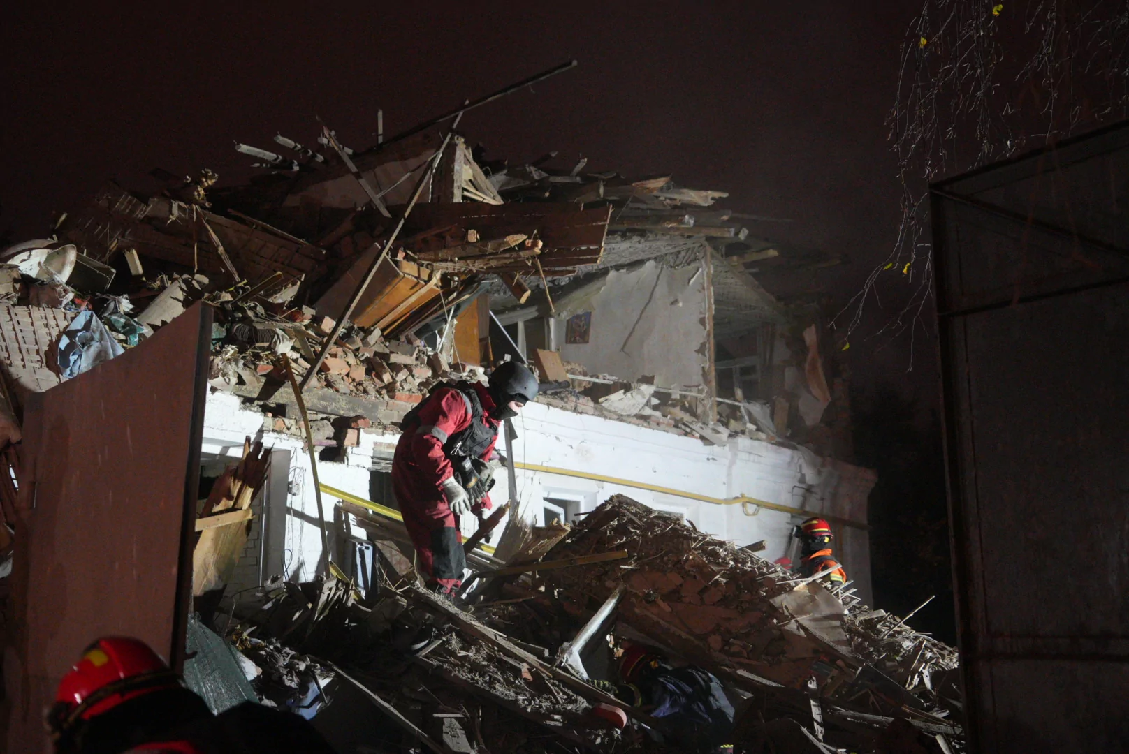зображення до посту: In photos: Russian missile attack on Kharkiv killed 1, injured 40, including 30 police workers 