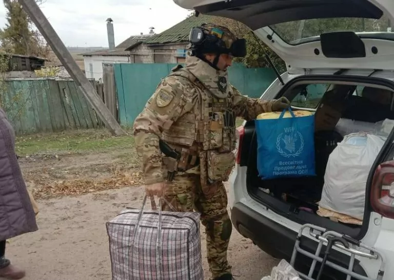 На Харківщині за добу евакуювали понад півсотні людей, серед них є дитина