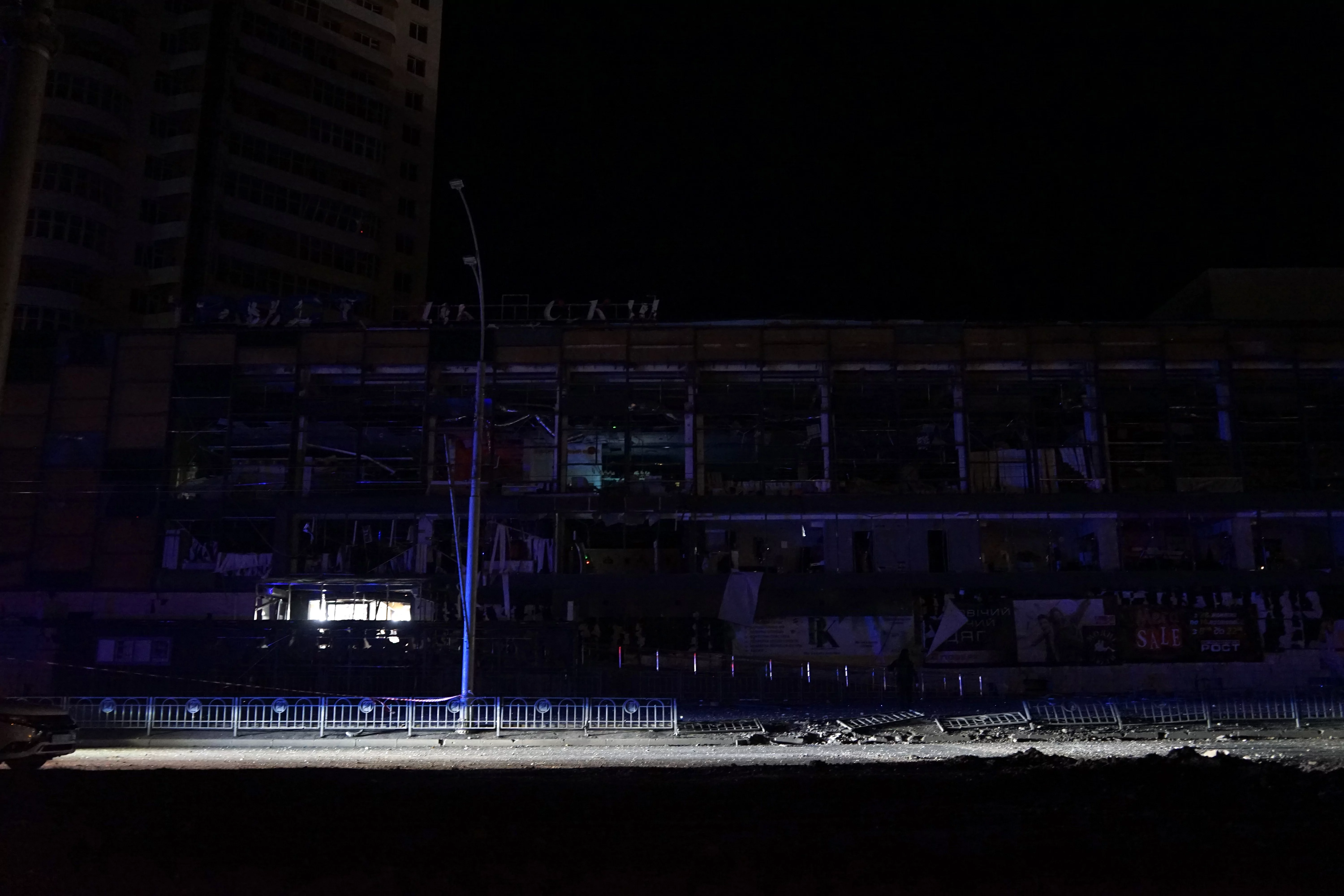 зображення до посту: In photos: Russians dropped bombs on Kharkiv, injuring 15, damaging supermarket