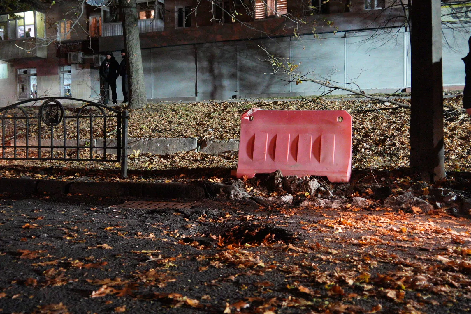 зображення до посту: In photos: Russian drone damages residential building in Kharkiv, injuring 3