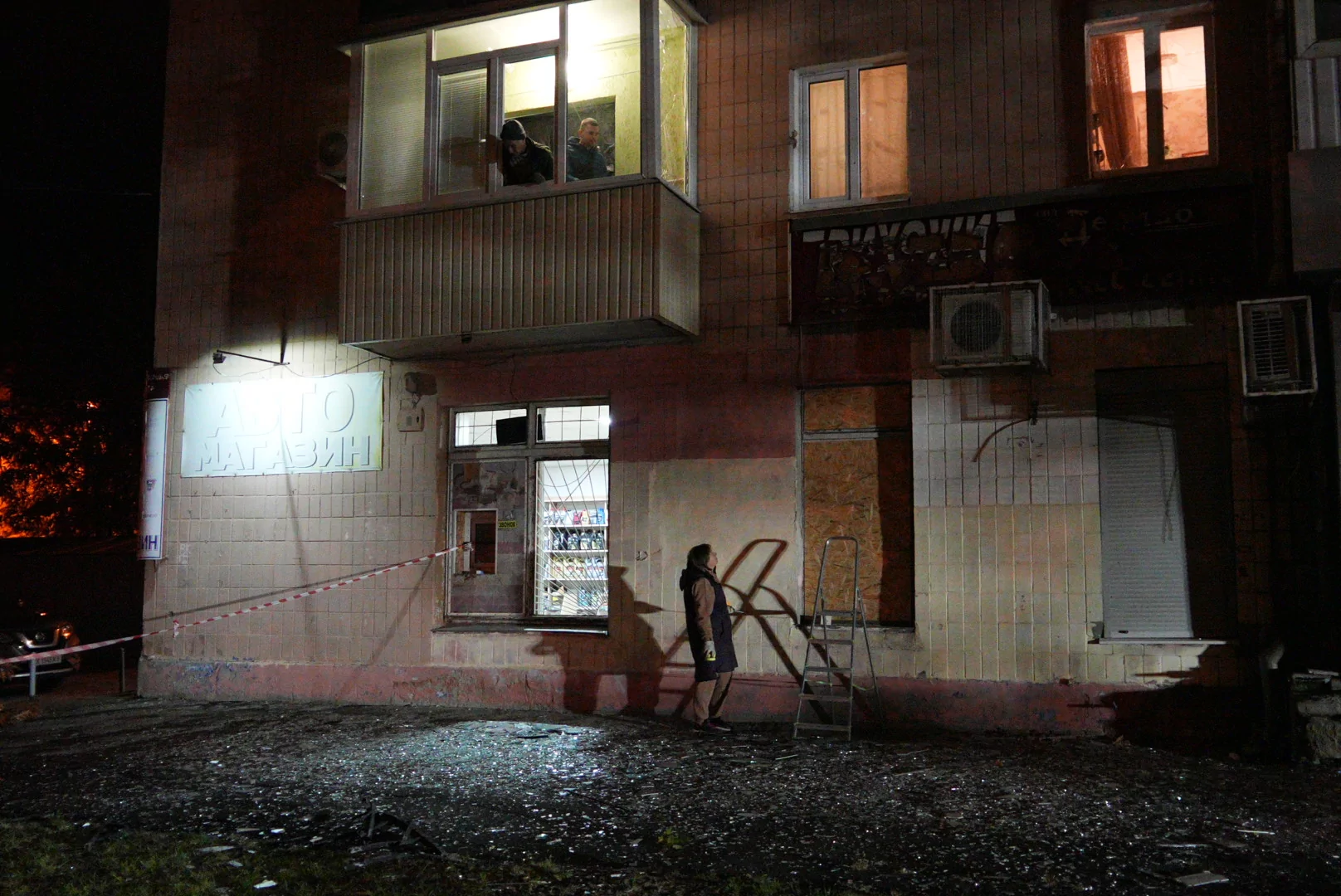 зображення до посту: In photos: Russian drone damages residential building in Kharkiv, injuring 3