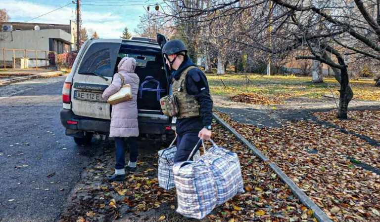 Поліція евакуювала ще шістьох людей з Купʼянського району