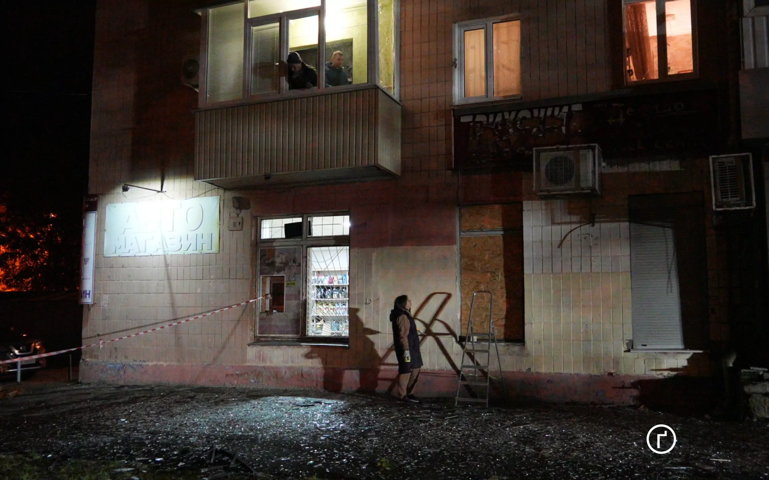 зображення до посту: Російський дрон-камікадзе пошкодив житловий будинок в Харкові — фото