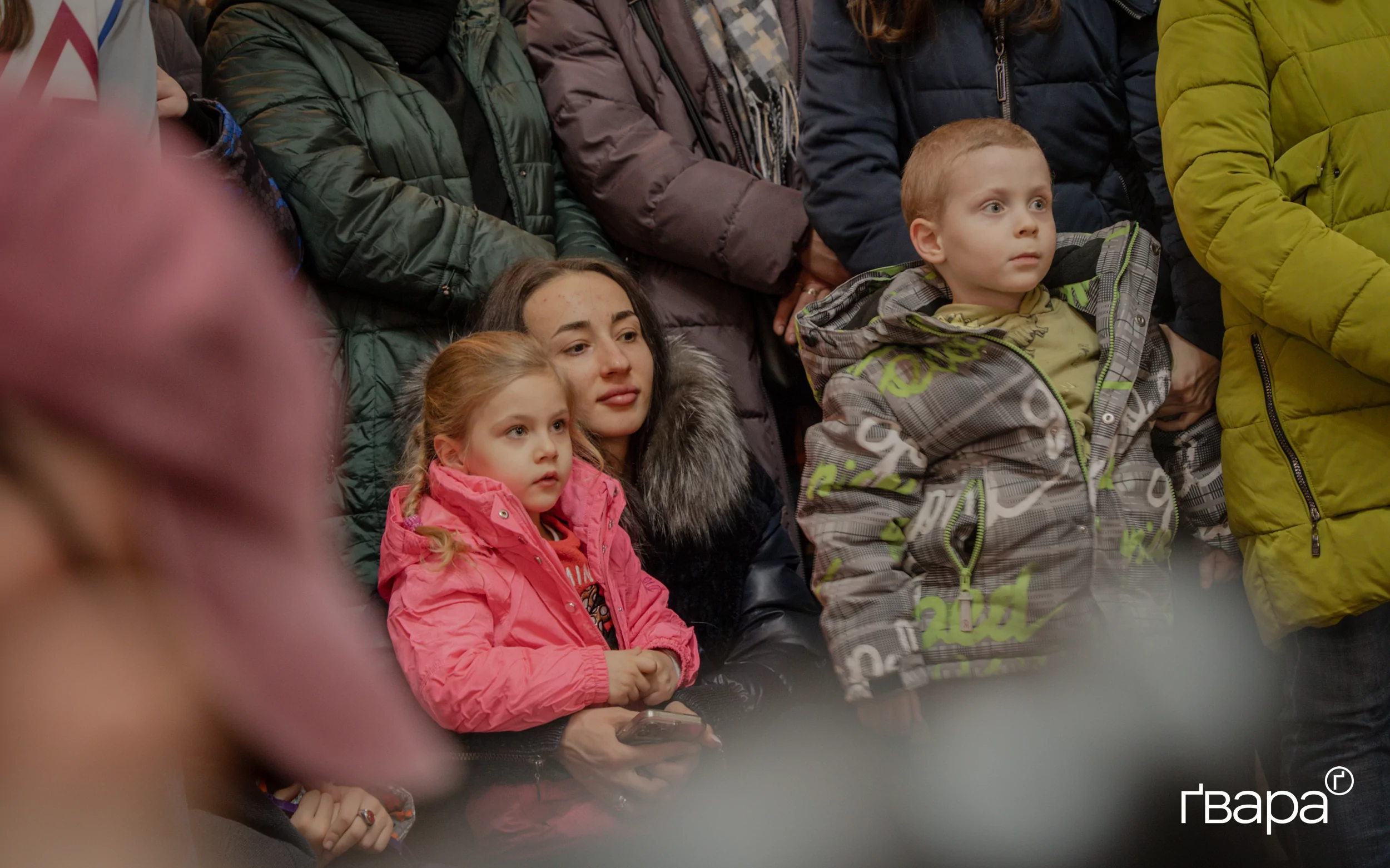 зображення до посту: У Харкові на станції метро «Університет» запалили новорічну ялинку — фото