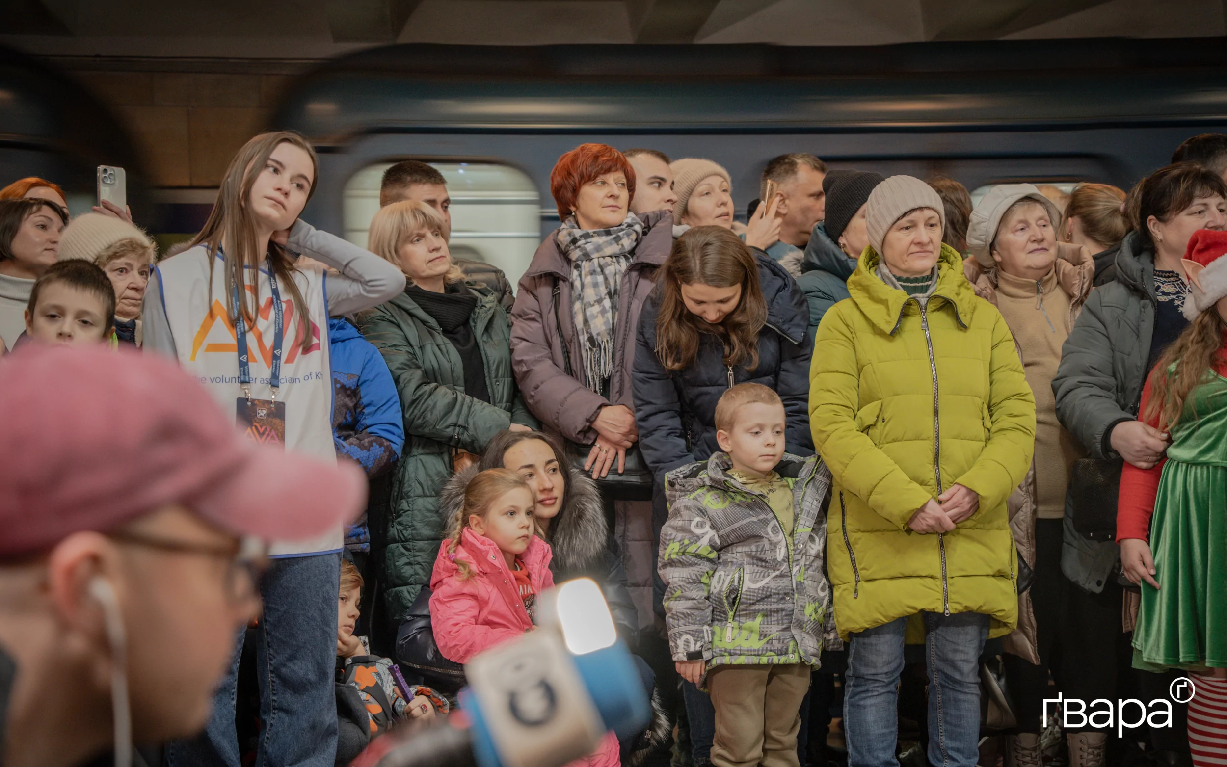 зображення до посту: У Харкові на станції метро «Університет» запалили новорічну ялинку — фото