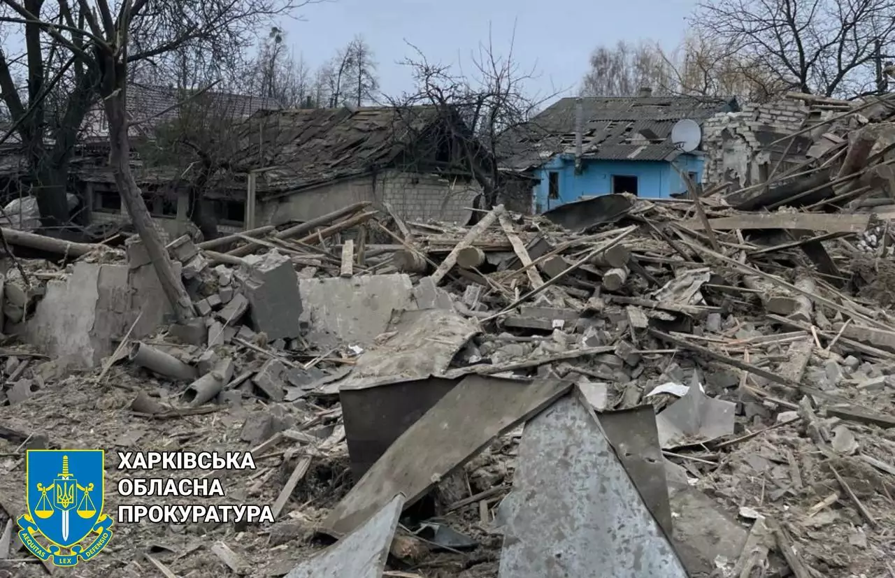 Наслідки обстрілу Златопілля / Фото: Харківська обласна прокуратура