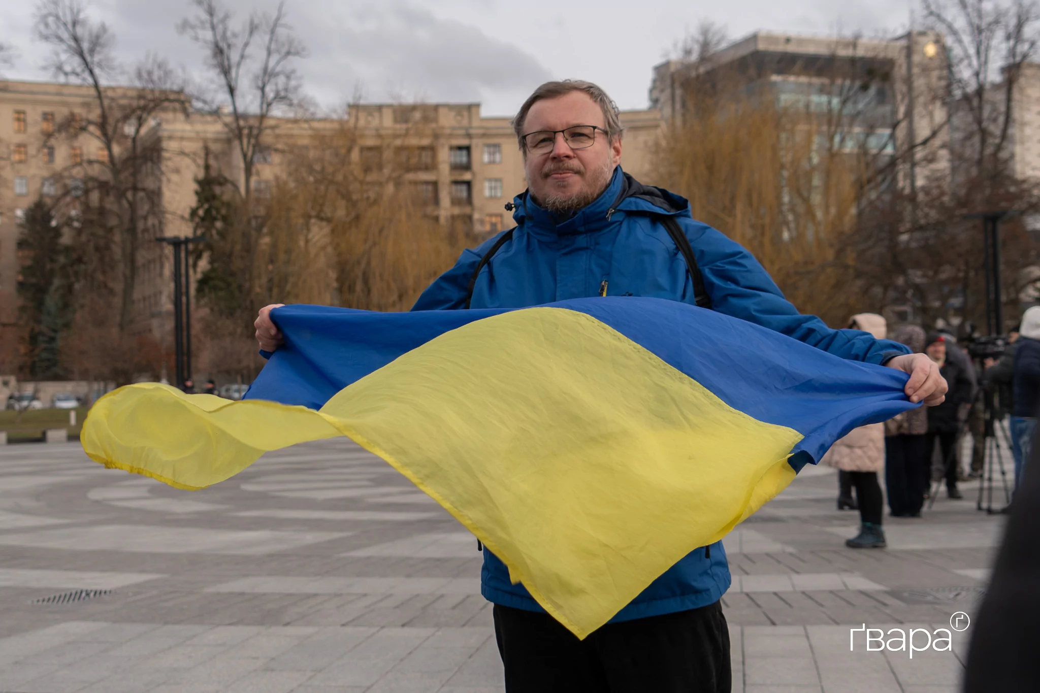зображення до посту: У Харкові біля Держпрому розгорнули український прапор на честь Дня Соборності — фото
