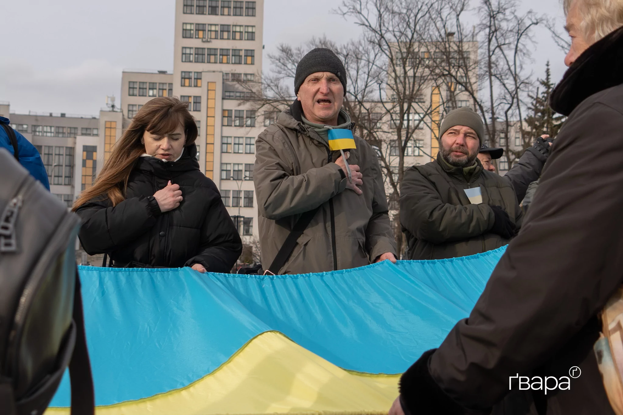 зображення до посту: У Харкові біля Держпрому розгорнули український прапор на честь Дня Соборності — фото