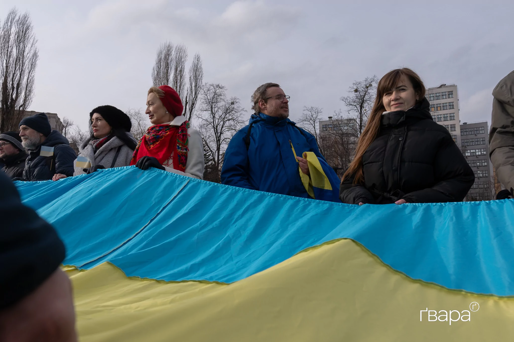 зображення до посту: У Харкові біля Держпрому розгорнули український прапор на честь Дня Соборності — фото
