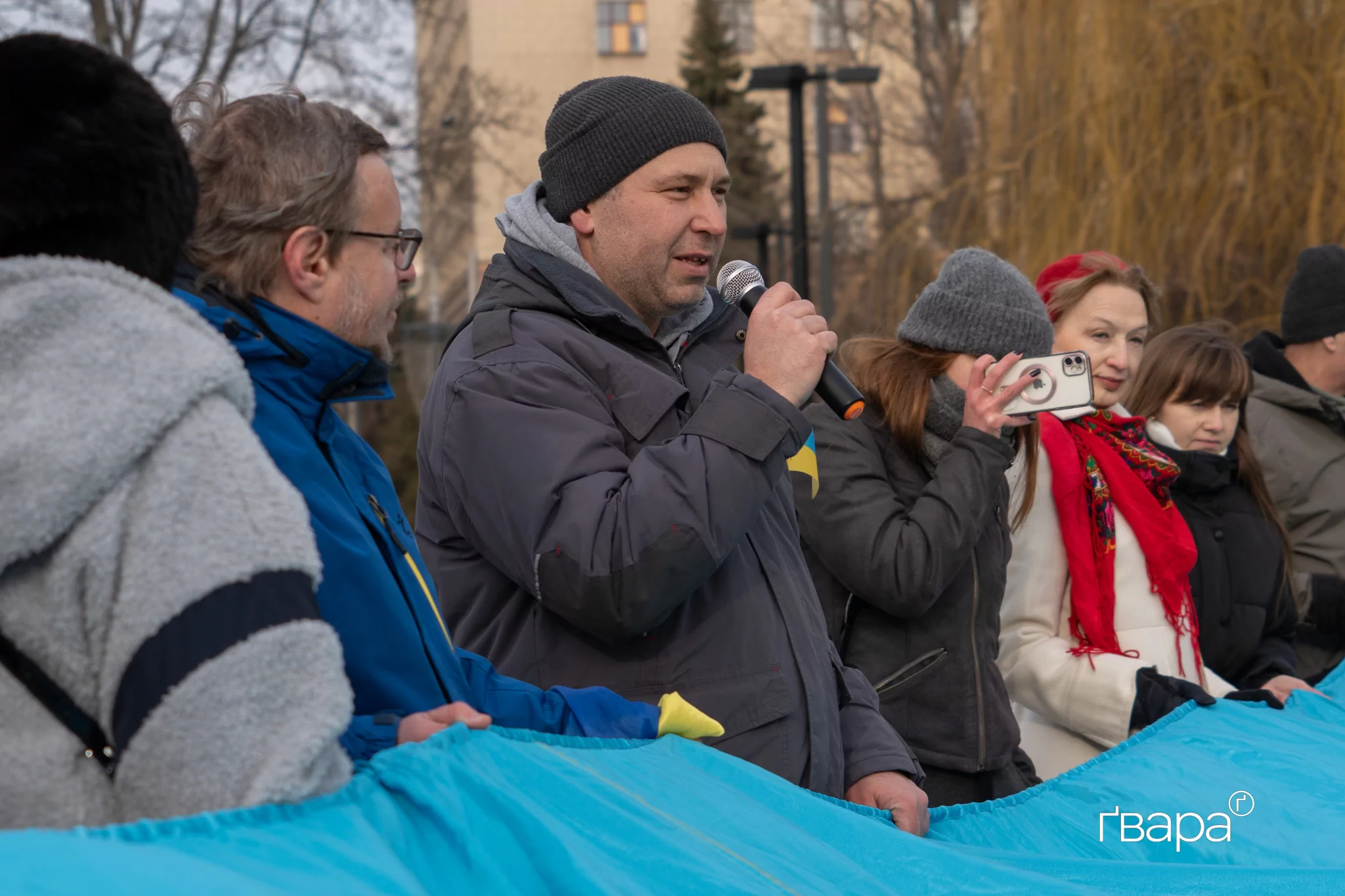 зображення до посту: У Харкові біля Держпрому розгорнули український прапор на честь Дня Соборності — фото