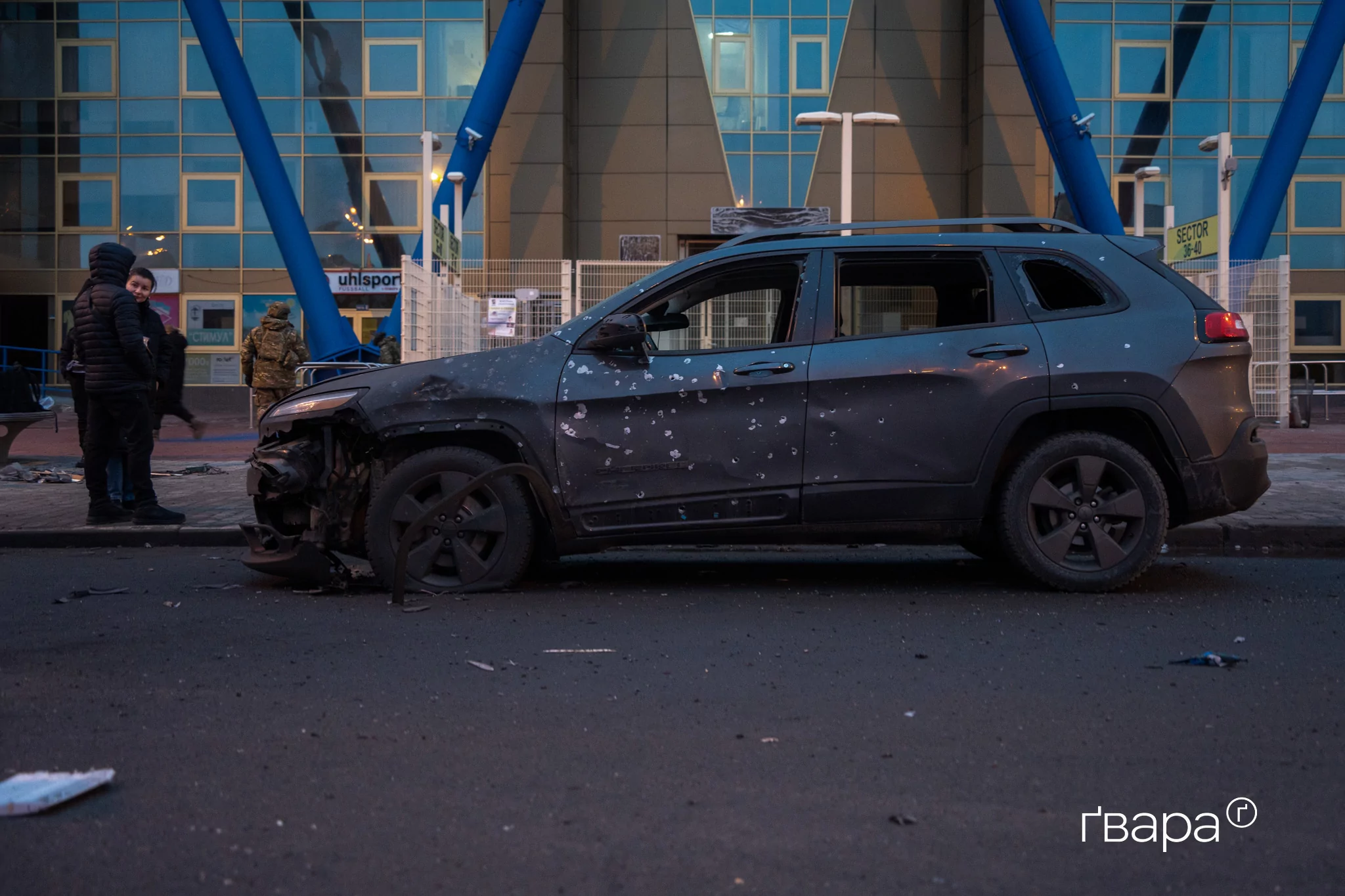 зображення до посту: Росіяни вдарили ‎«Молнією‎» по Слобідському району Харкова: є постраждалі — фоторепортаж