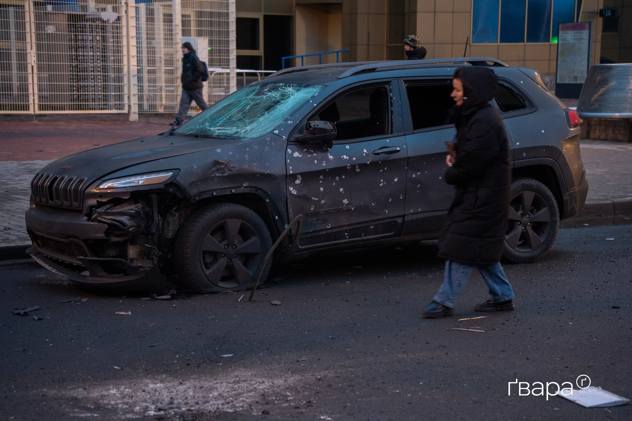 зображення до посту: Росіяни вдарили ‎«Молнією‎» по Слобідському району Харкова: є постраждалі — фоторепортаж