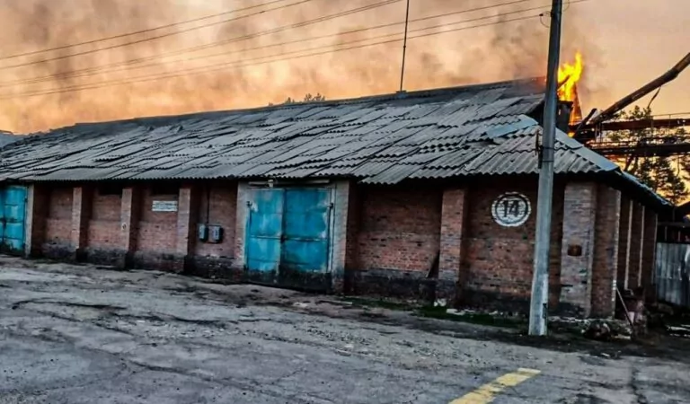 Внаслідок обстрілу Богодухова на Харківщині горів ангар сільськогосподарського підприємства 