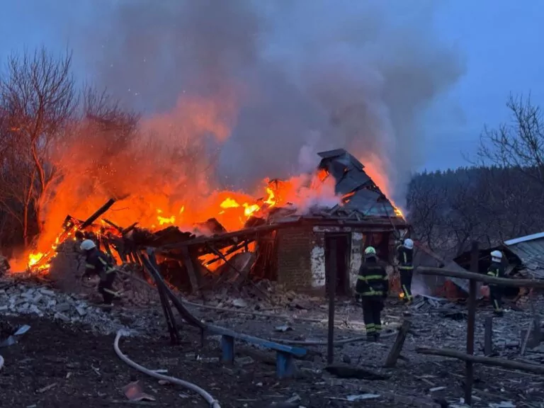 Росіяни обстрілами пошкодили будівлю школи у Куп’янському районі