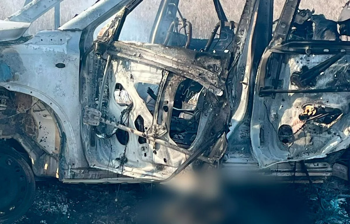 Розбите авто в Білому Колодязі після обстрілу росіян