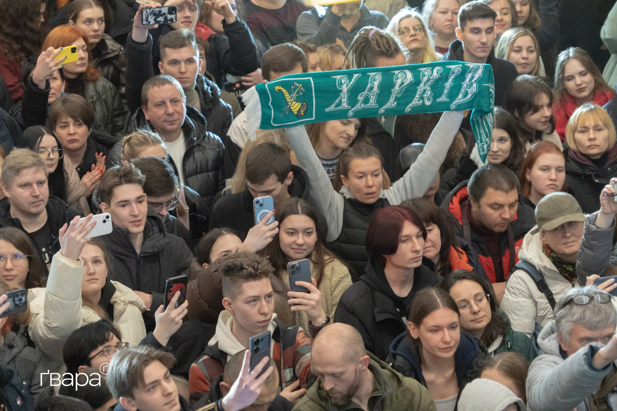 зображення до посту: Сергій Жадан провів безоплатний концерт у харківському метро — фото