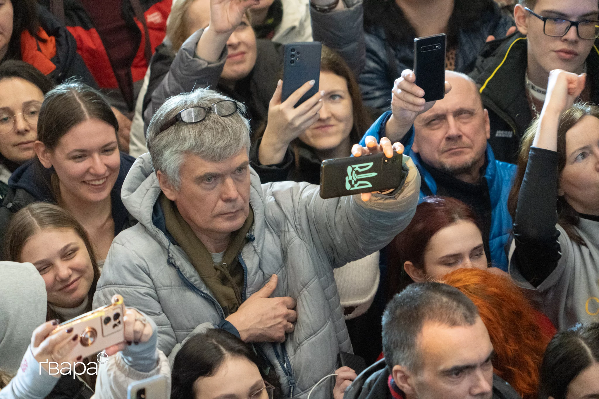 зображення до посту: Сергій Жадан провів безоплатний концерт у харківському метро — фото