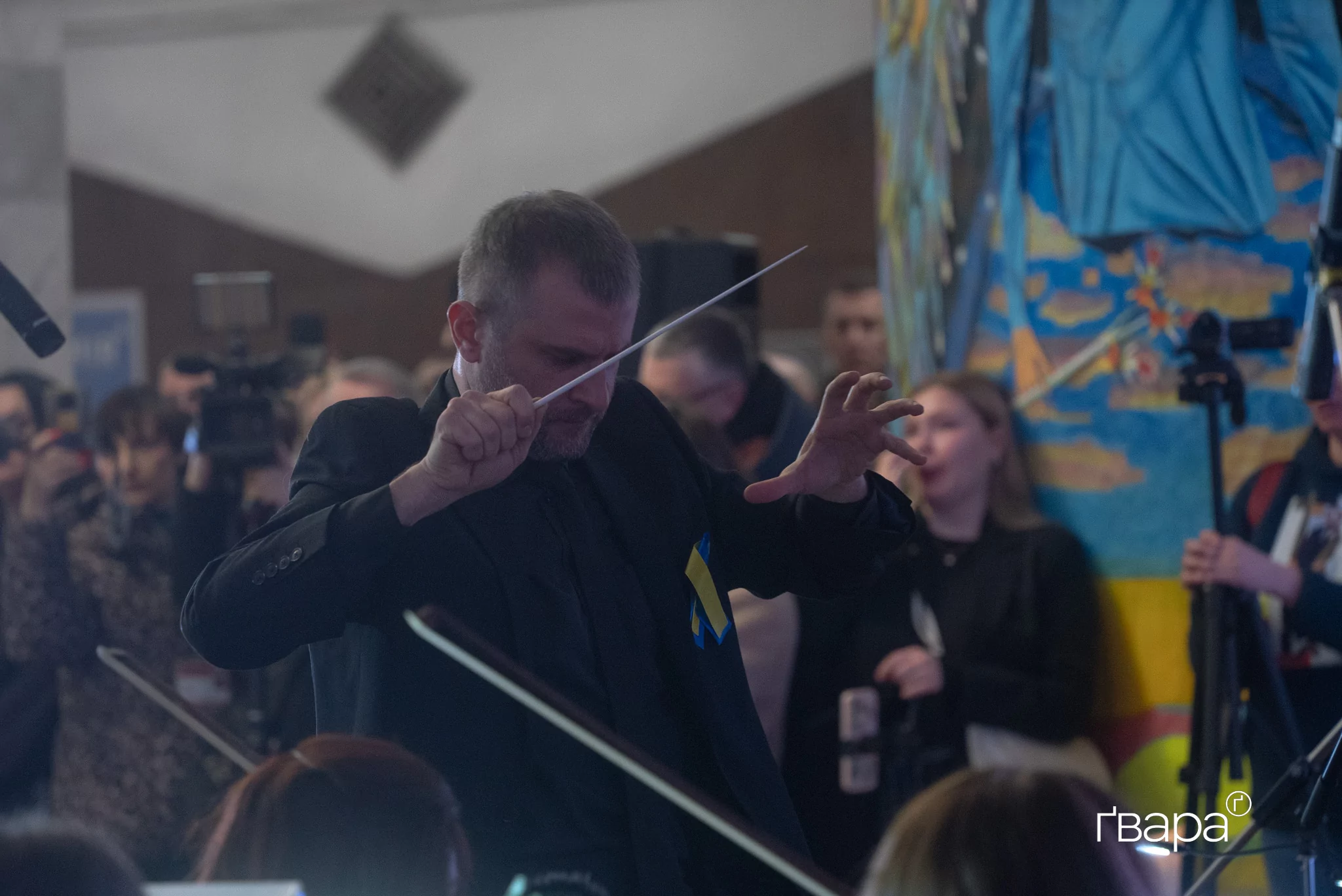 У Харкові на річницю повномасштабного вторгнення вшанували пам’ять загиблих військових / Фото: Любов Ємець, Ґвара Медіа