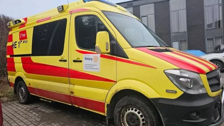 Медики Харківщини отримали чотири «швидкі»: частина з них поїде в Купʼянськ та Вовчанськ