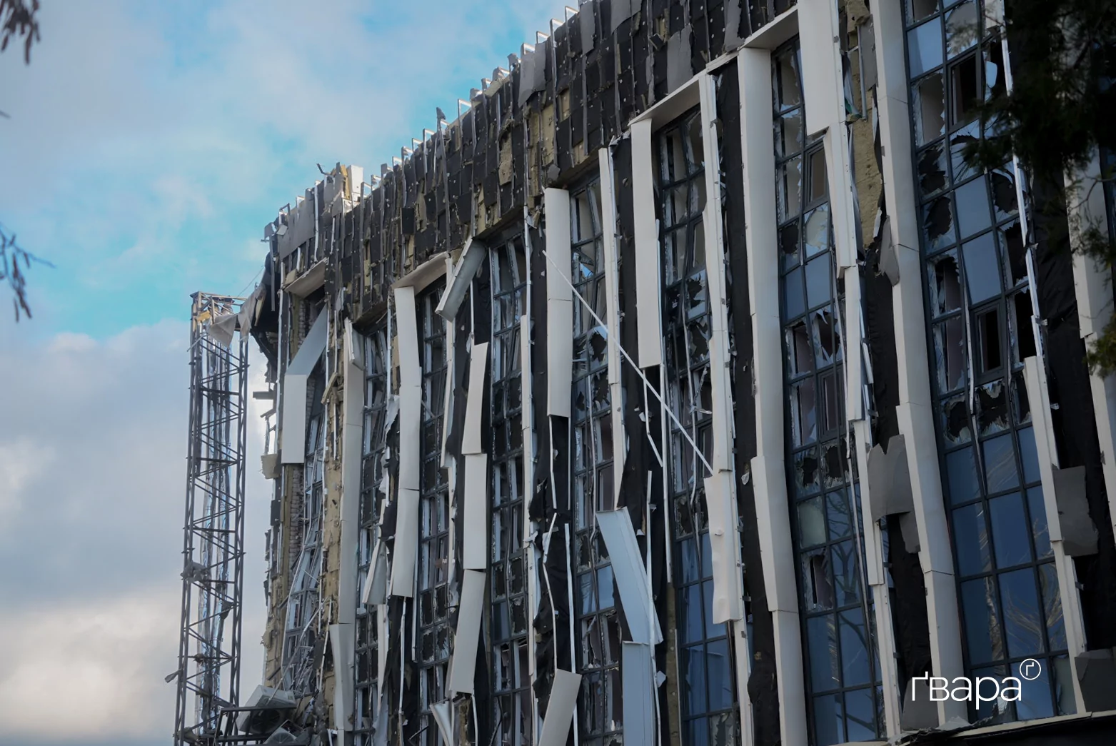 Ізюмська міська рада після обстрілу Ізюма 4 лютого 2025 / Фото: Любов Ємець, Ґвара Медіа