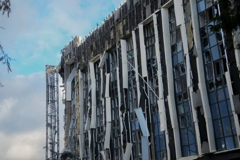 Russia attacks Izium in Kharkiv region, injuring 2 