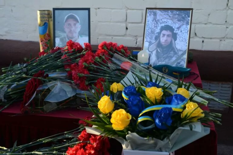У Новобаварському районі Харкова відкрили меморіальні дошки загиблим військовим