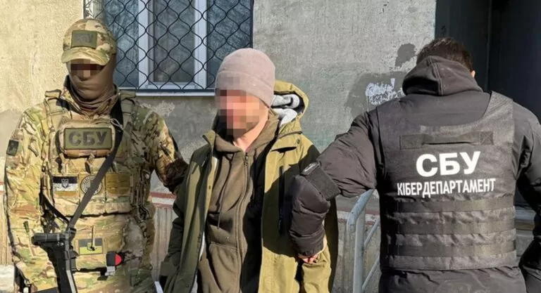 Харків’янина підозрюють у виманюванні грошей з родин військових, які зникли безвісти чи потрапили в полон
