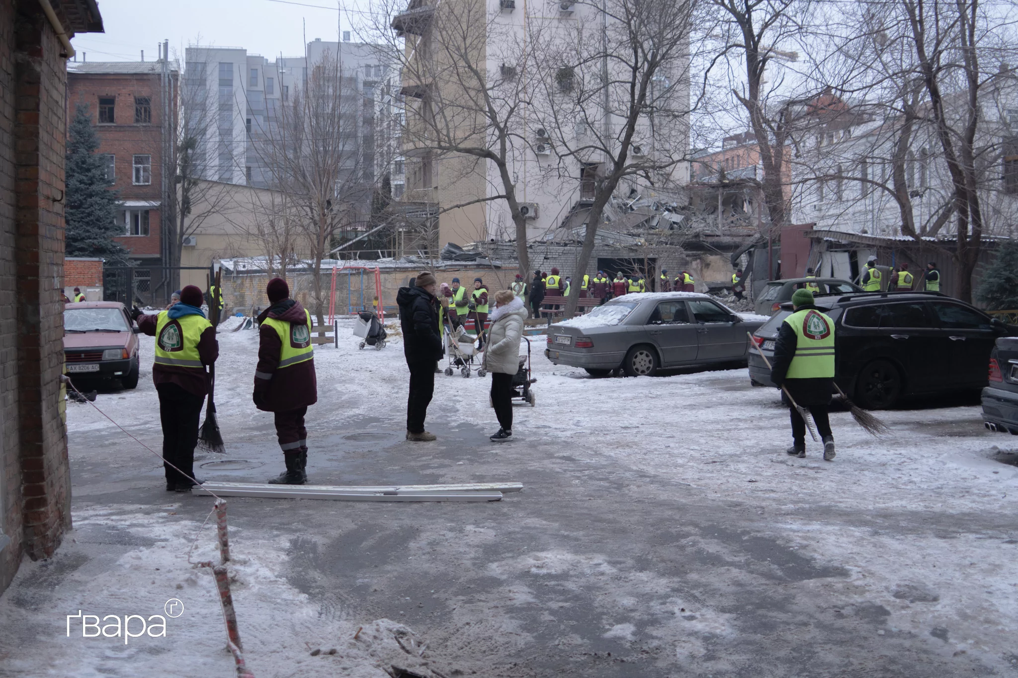 Наслідки нічного обстрілу Київського району Харкова 1 березня на ранок наступного дня / Фото: Любов Ємець, Ґвара медіа