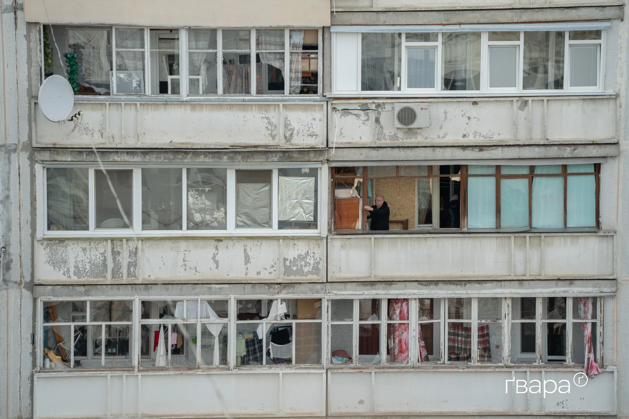 зображення до посту: У Салтівському районі усувають наслідки влучання «Шахеду» в дах багатоповерхівки — фото
