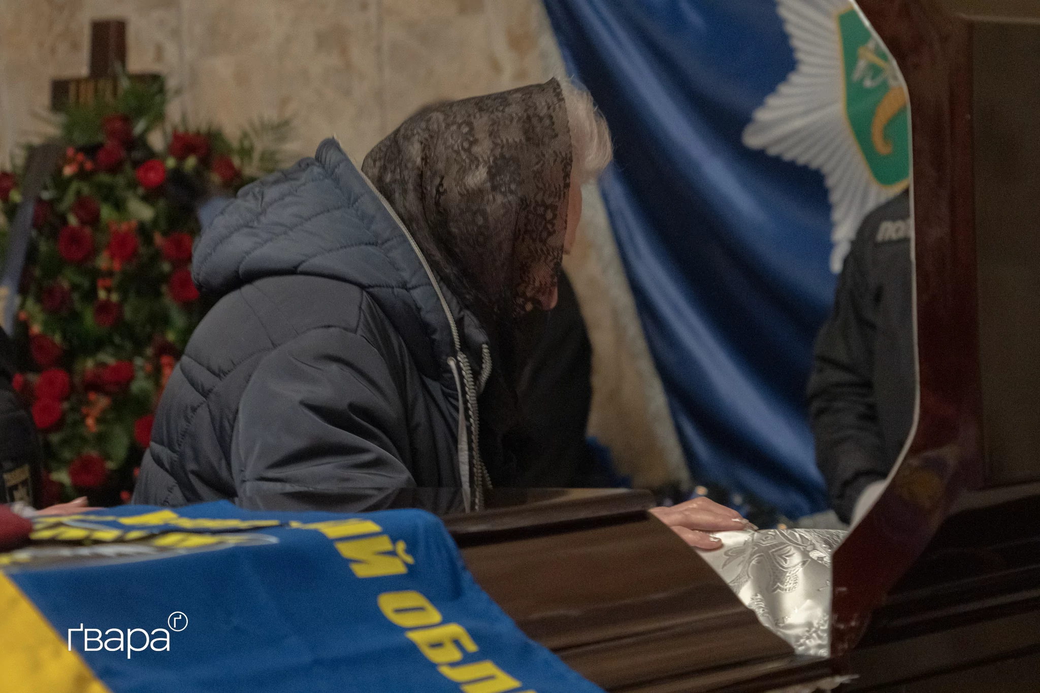 зображення до посту: У Харкові попрощалися з поліціянтом Романом Кравченком, який загинув під час бойового завдання — фото