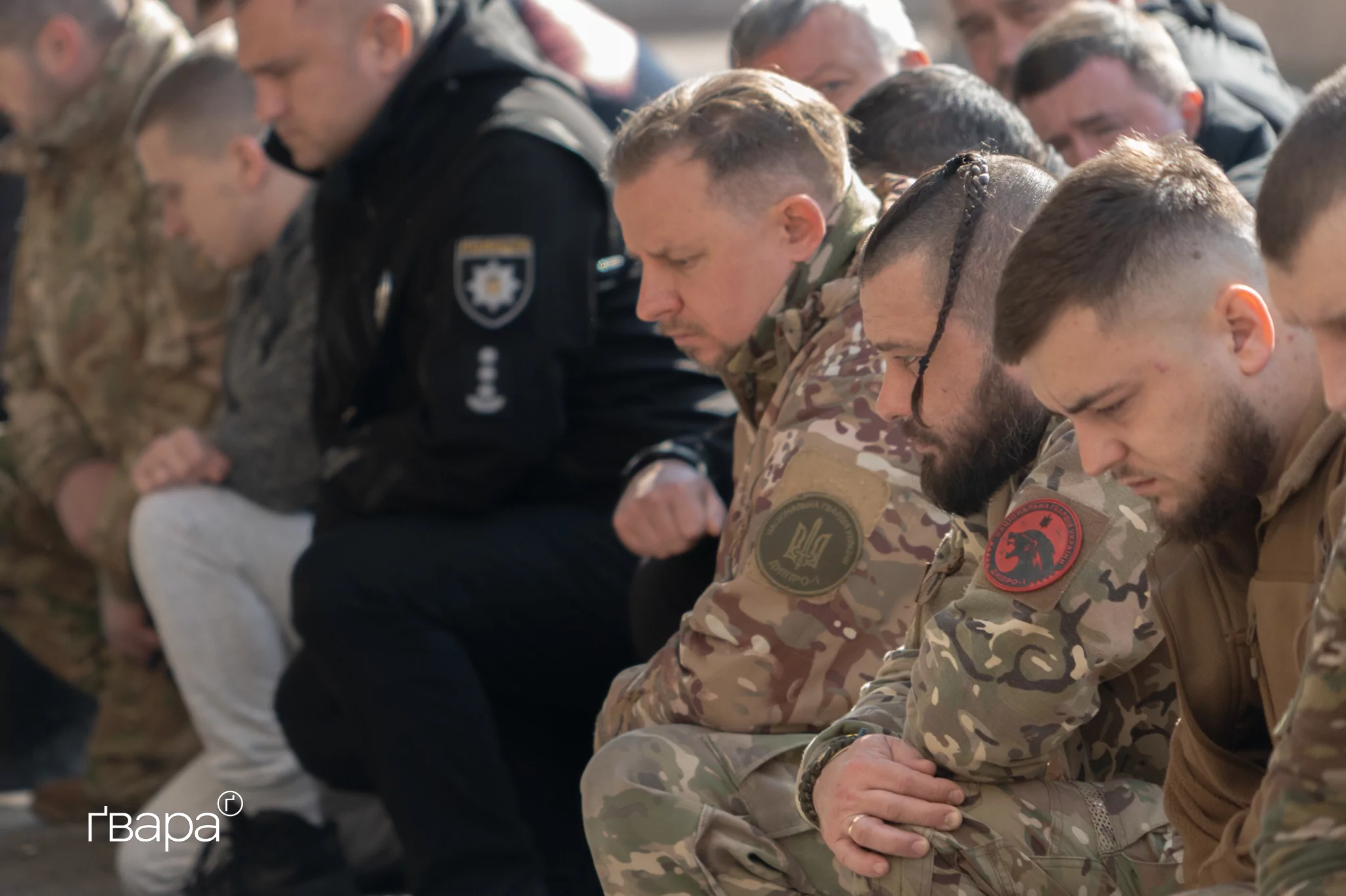зображення до посту: У Харкові попрощалися з поліціянтом Романом Кравченком, який загинув під час бойового завдання — фото