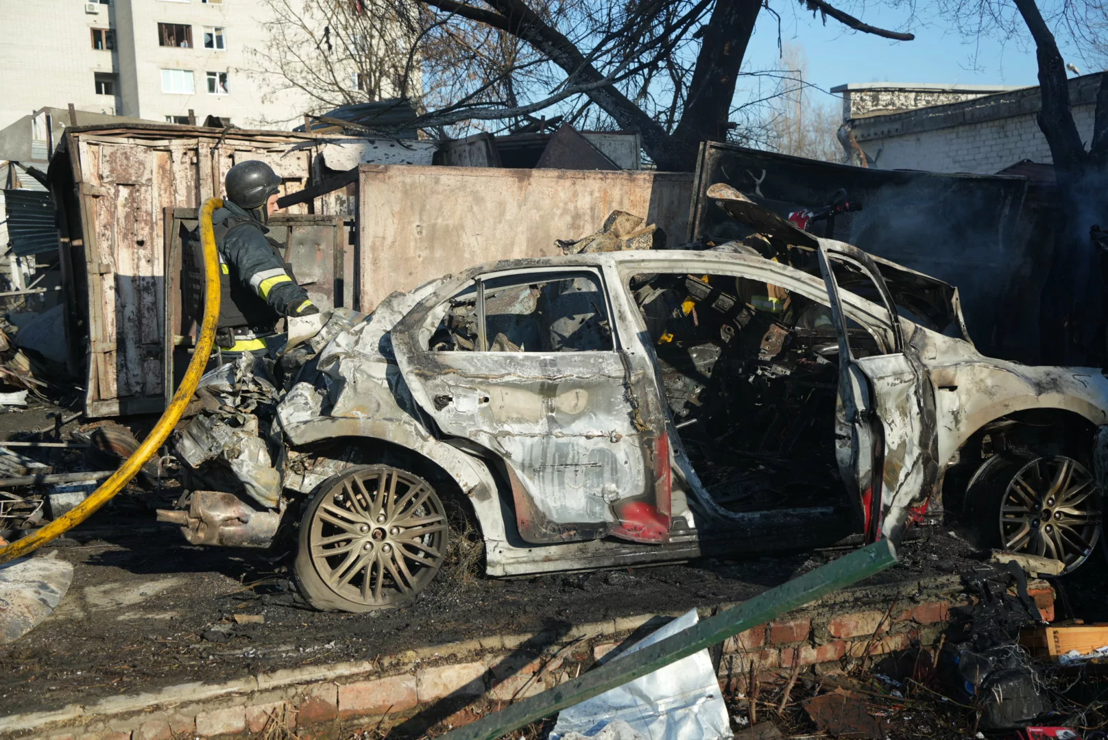 Car damaged in Russian missile attack on Kyivskyi district of Kharkiv on March 7, 2025 / Photo: Liubov Yemets, Gwara Media