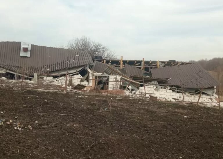 На Харківщині пошкоджено приміщення ферми внаслідок авіаудару