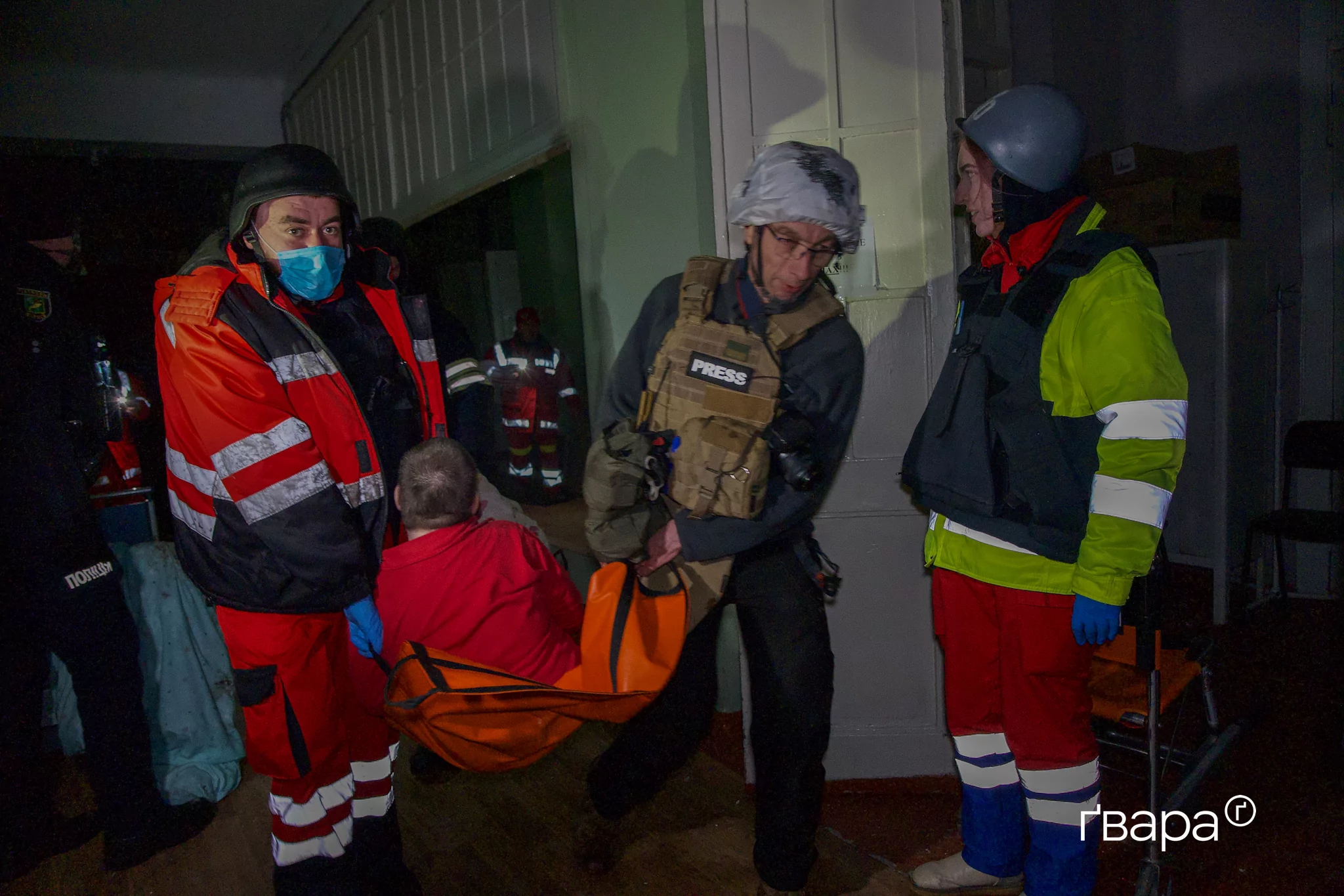 зображення до посту: Понад 50 евакуйованих: наслідки російського обстрілу лікарні у Харкові — фото