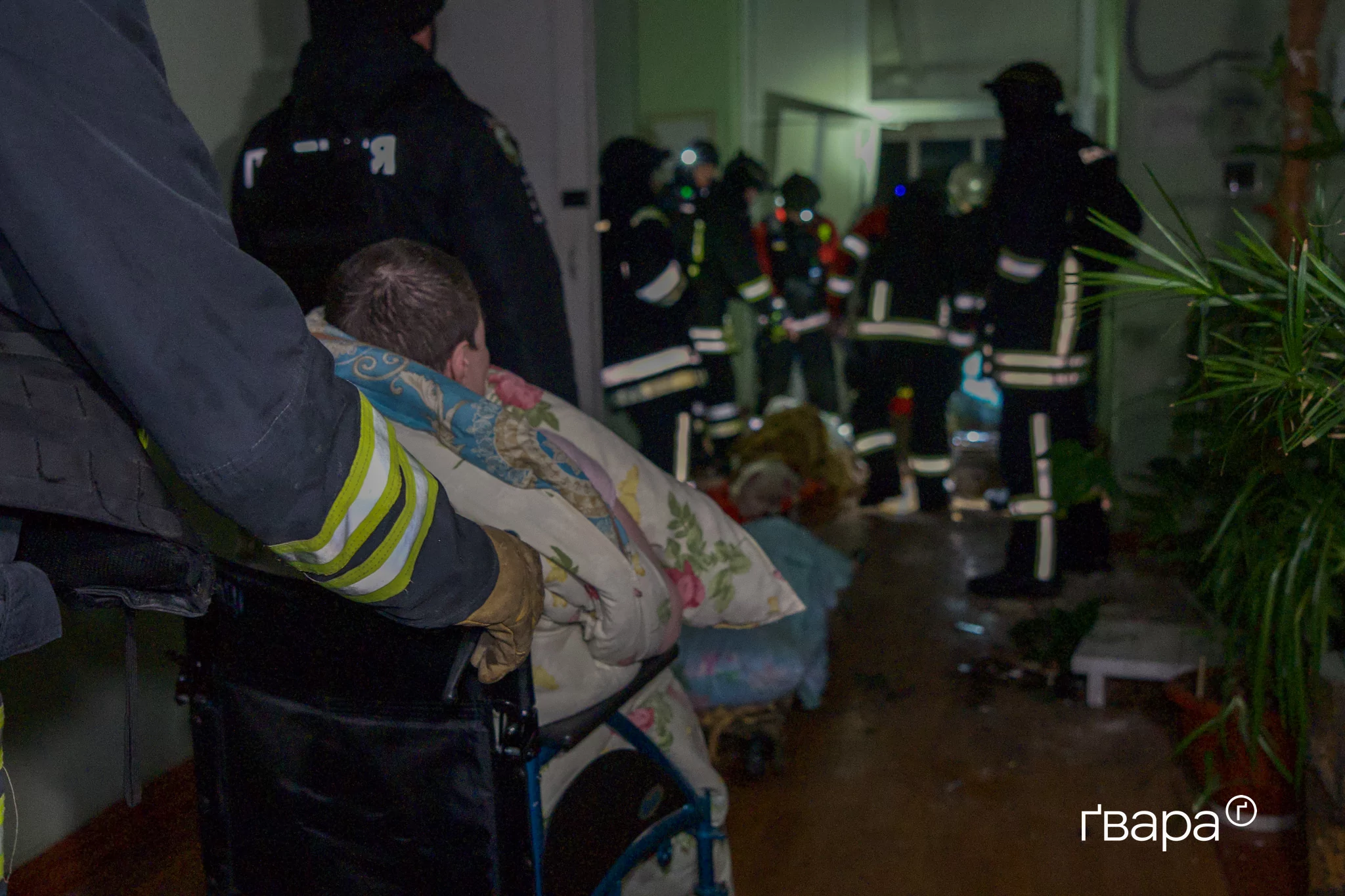 зображення до посту: Понад 50 евакуйованих: наслідки російського обстрілу лікарні у Харкові — фото