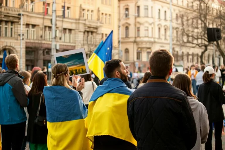 Як ставляться до українських біженців у Словаччині, Чехії, Польщі та Україні 