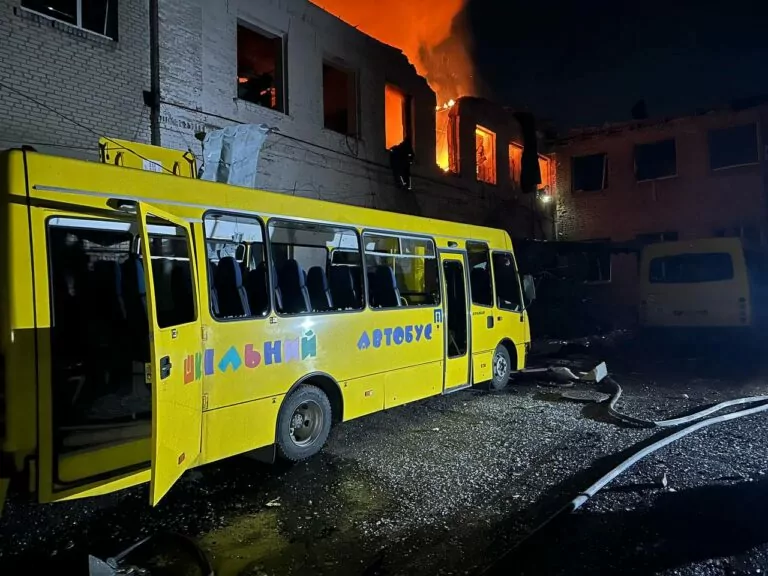 Вночі БпЛА влучили в будівлю навчального закладу у Богодухові: є постраждалі