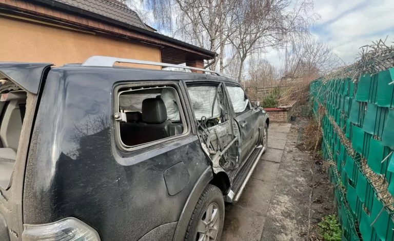 На Харківщині дрон вибухнув біля цивільного авто: поранено чоловіка