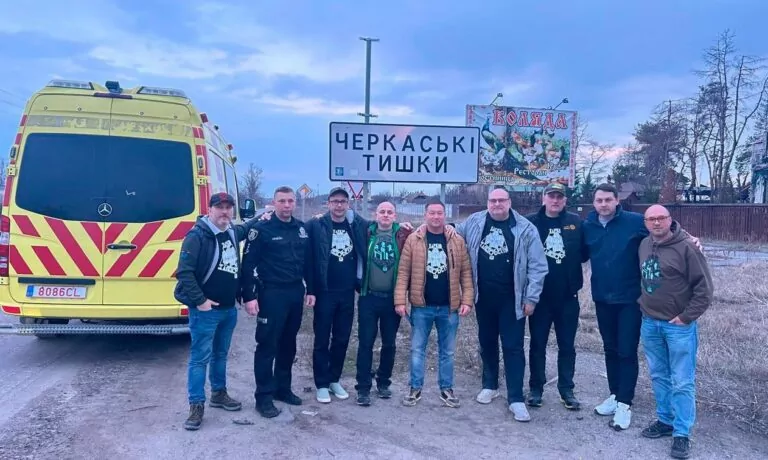 Литовські волонтери передали Харківщині автомобіль для евакуацій 