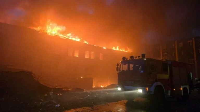Вночі та вранці росіяни атакували безпілотниками Харків: є постраждалі