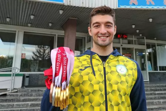Зеленський присвоїв президентську стипендію паралімпійцю з Харкова