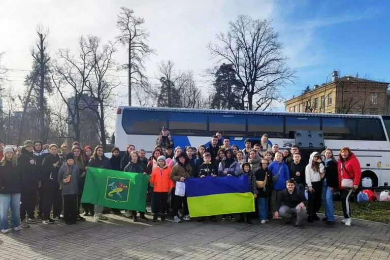 50 дітей з родин загиблих військових поїхали на відпочинок до Латвії