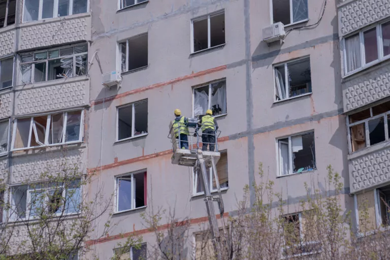 “My daughter was really scared.” Russia attacks Kharkiv 24 times during night, injures 6 (Photo)
