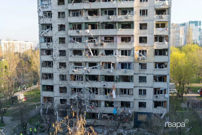Як виглядає місце влучання балістики в Основ’янському районі Харкова — фото