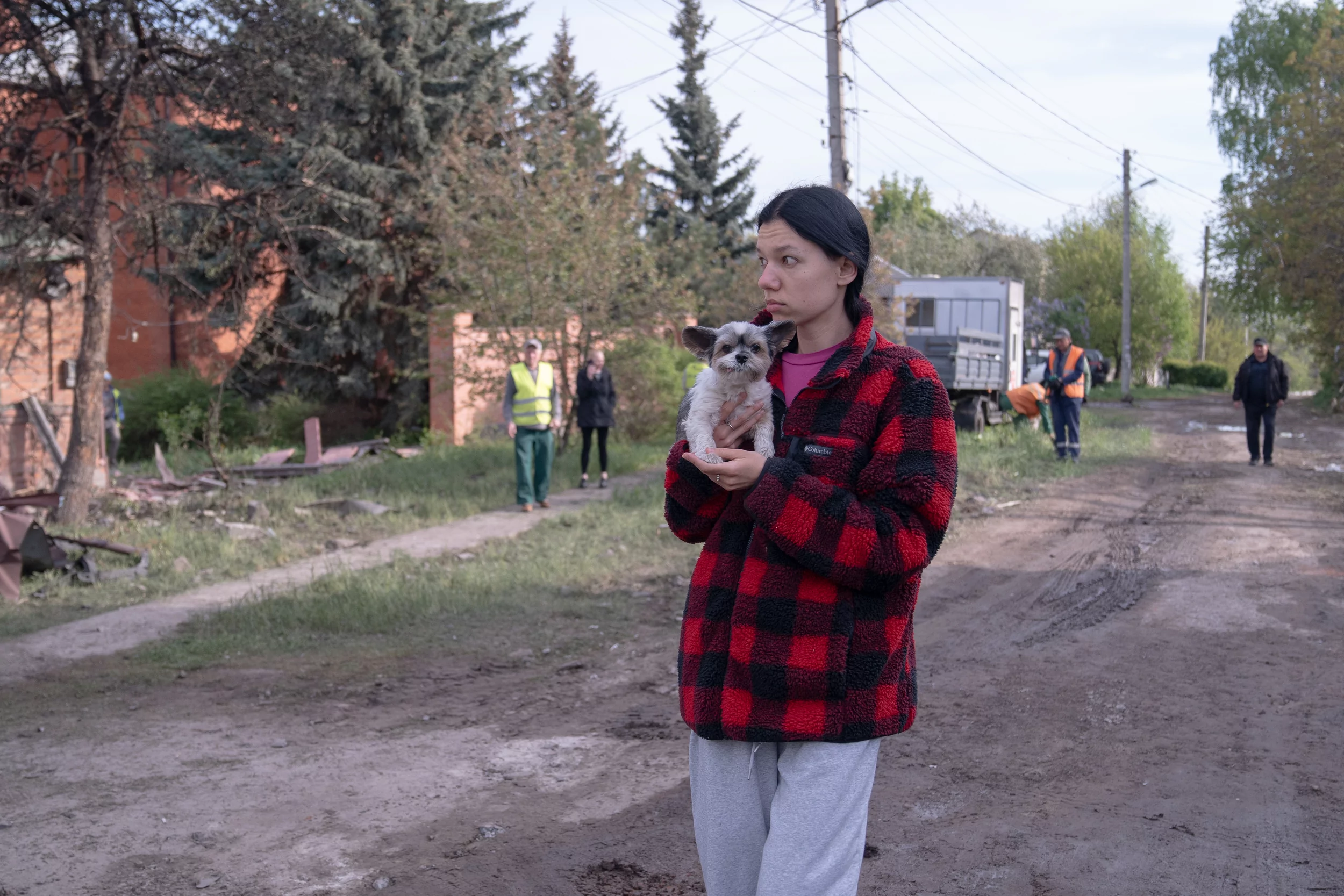 Owners of damaged houses in Saltivskyi districts after Russian attack on April 30