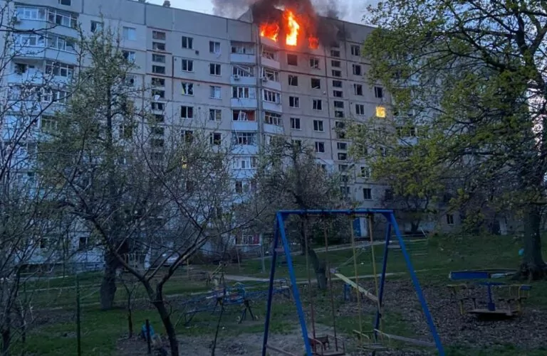 Росіяни два рази поспіль вдарили по Купʼянську: під обстрілом житлові будинки