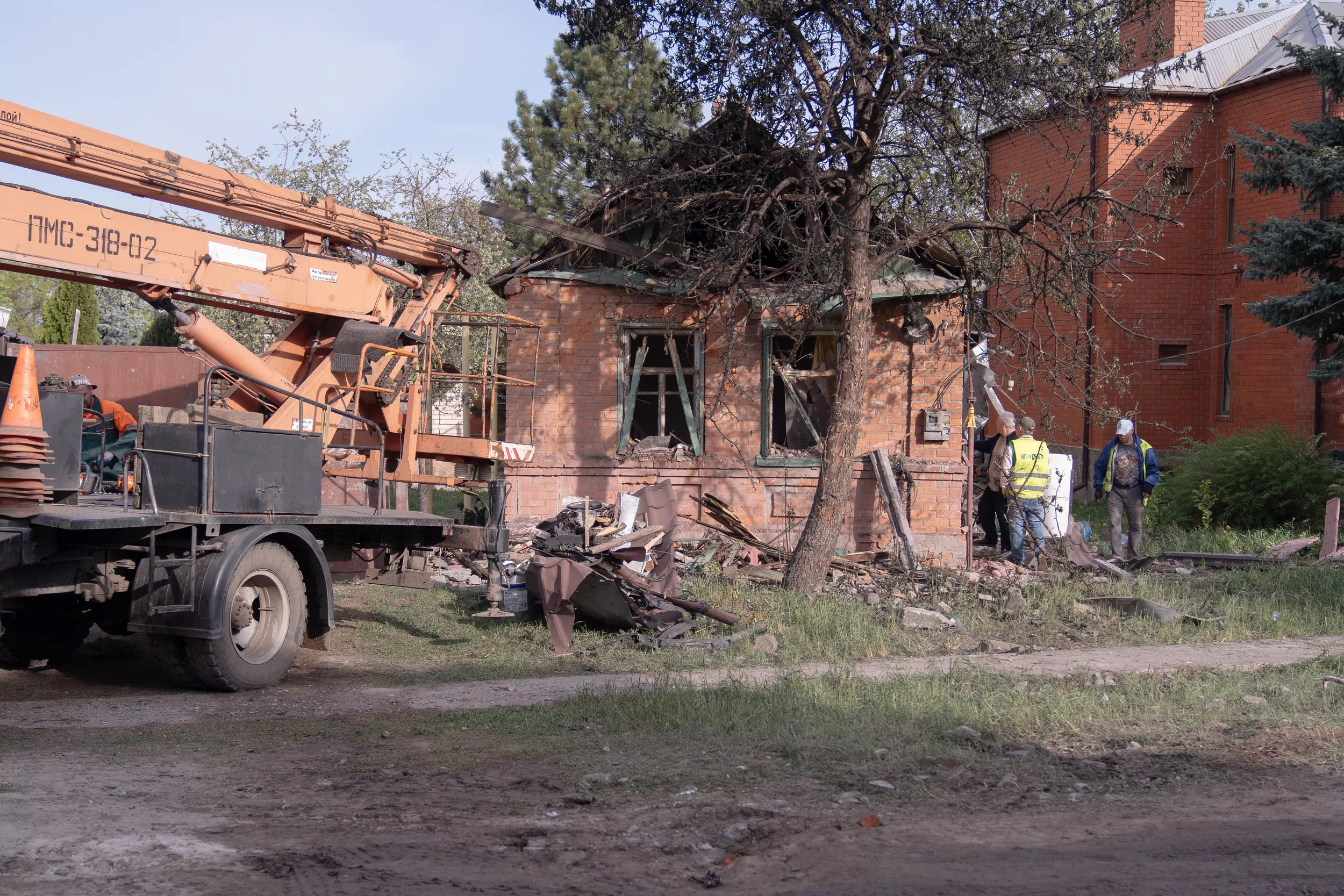 Damaged houses in Saltivskyi districts after Russian attack on April 30