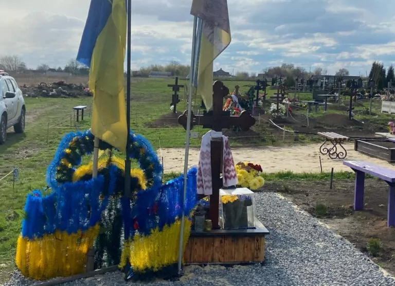 На Харківщині чоловік украв з могили військового дрон — поліція